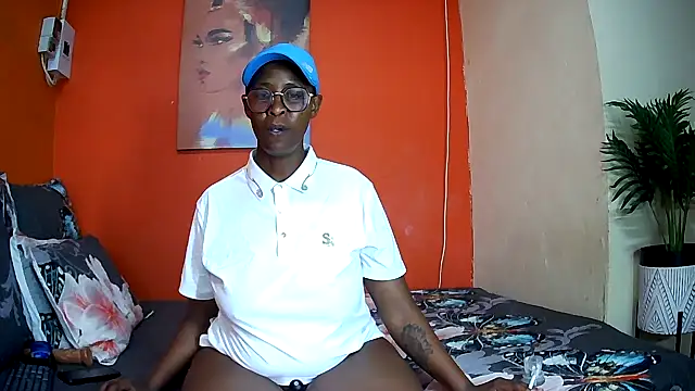 SexyCurves9 online show from April 4, 8:15 pm