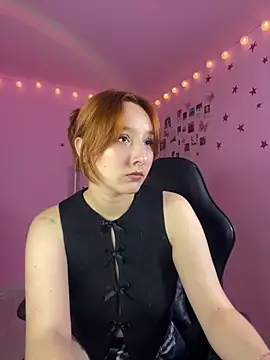 Snapshot of Davne_ chatting on June 16, 12:32 am Davne online show from June 16, 12:32 am