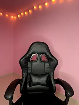 Davne  online show from December 1, 8:10 pm