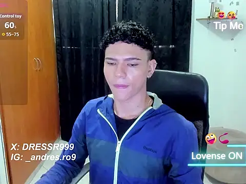 Snapshot of secret_justin7 chatting on December 19, 1:02 pm secret justin7 online show from December 19, 1:02 pm