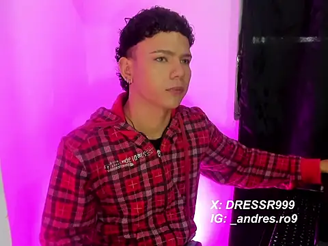 Snapshot of secret_justin7 chatting on December 4, 12:04 pm secret justin7 online show from December 4, 12:04 pm