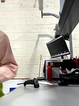 nikkisant online show from November 24, 1:33 pm