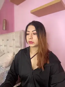 MaddieHunter online show from November 26, 1:22 pm