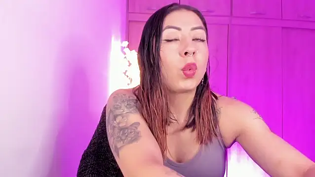 Snapshot of MaddieHunter chatting on April 30, 2:35 pm MaddieHunter online show from April 30, 2:35 pm
