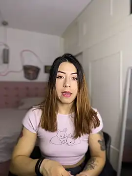 MaddieHunter online show from December 4, 1:43 pm