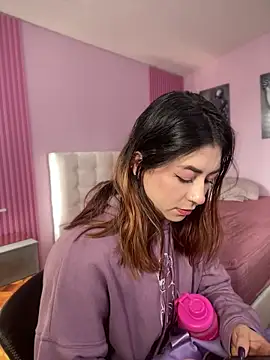 MaddieHunter online show from January 13, 2:32 pm