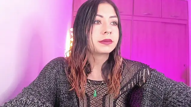 Snapshot of MaddieHunter chatting on June 6, 3:28 pm MaddieHunter online show from June 6, 3:28 pm