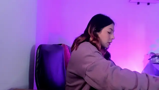 MaddieHunter online show from February 16, 1:43 pm