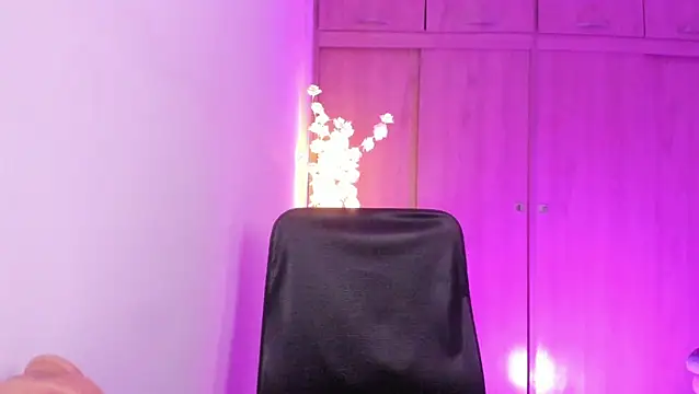 Snapshot of MaddieHunter chatting on May 14, 2:47 pm MaddieHunter online show from May 14, 2:47 pm