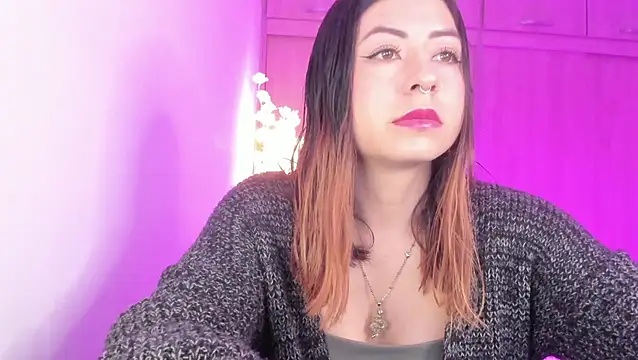 Snapshot of MaddieHunter chatting on May 13, 3:41 pm MaddieHunter online show from May 13, 3:41 pm