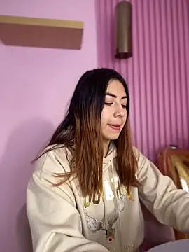 MaddieHunter online show from December 19, 1:35 pm