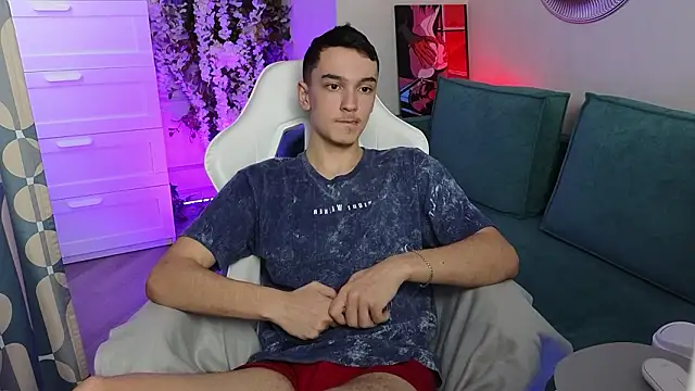 MoonlinSkinn online show from February 20, 6:26 am