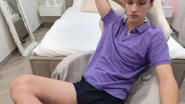 MoonlinSkinn online show from December 2, 8:05 am