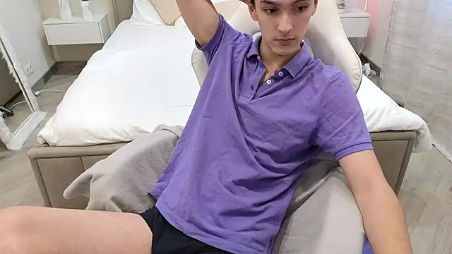 MoonlinSkinn online show from December 4, 8:02 am