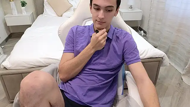 MoonlinSkinn online show from December 3, 8:03 am