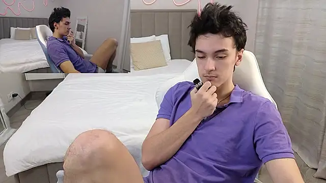 MoonlinSkinn online show from February 6, 1:01 am