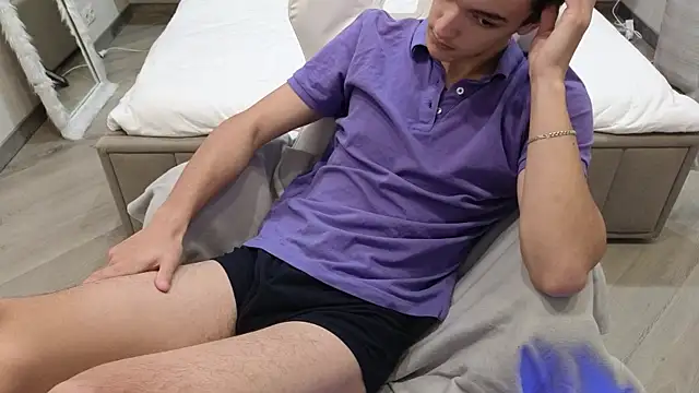 MoonlinSkinn online show from December 5, 1:05 am