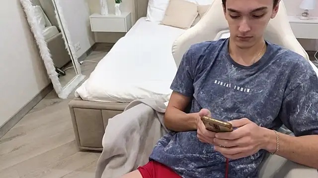 MoonlinSkinn online show from November 29, 8:14 am