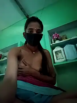 Snapshot of Uma_sain chatting on December 5, 6:45 am Uma sain online show from December 5, 6:45 am