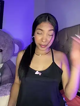 Snapshot of KarolRojas_22 chatting on February 10, 4:00 am KarolRojas 22 online show from February 10, 4:00 am