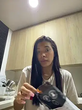 Snapshot of KarolRojas_22 chatting on June 12, 9:07 am KarolRojas 22 online show from June 12, 9:07 am