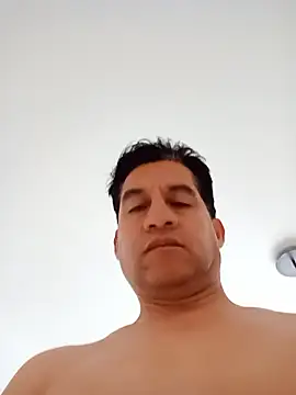 ChrisFloresP online show from December 4, 11:42 am