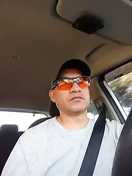 Snapshot of ChrisFloresP chatting on November 29, 2:06 pm ChrisFloresP online show from November 29, 2:06 pm