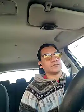 ChrisFloresP online show from June 19, 1:28 pm