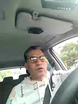 ChrisFloresP online show from June 6, 5:51 pm