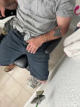 2addictivelyhorny online show from April 9, 12:56 am