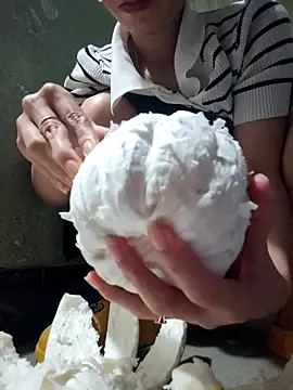 LianLaz online show from December 18, 3:11 am