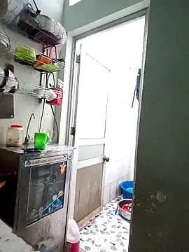 LianLaz online show from February 19, 1:30 pm