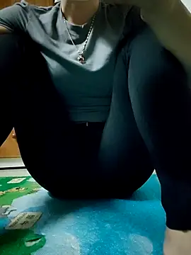 LianLaz online show from March 26, 3:32 pm