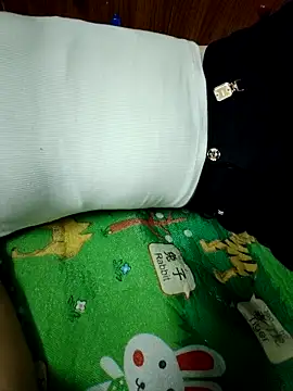 LianLaz online show from March 28, 11:33 am