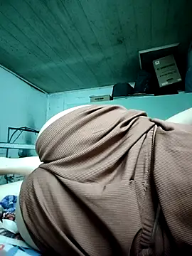 LianLaz online show from April 5, 2:13 pm