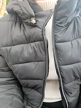 LianLaz online show from February 4, 9:04 am