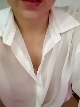 Lily-ross22 online show from April 28, 2:27 am