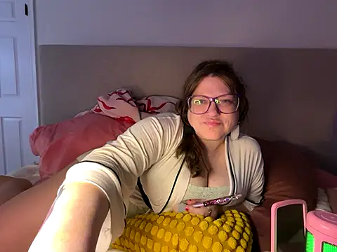 Snapshot of DrReneaDDD chatting on December 1, 12:06 pm DrReneaDDD online show from December 1, 12:06 pm