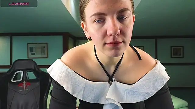 KiraRustle online show from February 18, 2:53 am