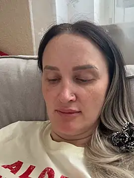 Snapshot of TomilaSi chatting on July 15, 10:44 am TomilaSi online show from July 15, 10:44 am