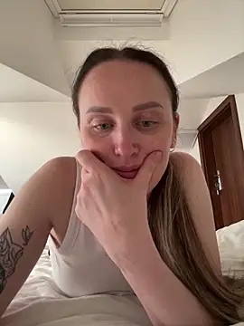 Snapshot of TomilaSi chatting on June 10, 5:47 pm TomilaSi online show from June 10, 5:47 pm