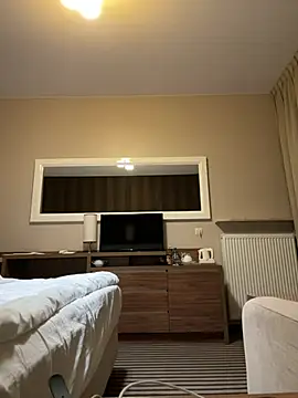 TomilaSi online show from May 8, 8:45 pm