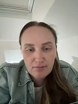 Snapshot of TomilaSi chatting on July 4, 6:01 pm TomilaSi online show from July 4, 6:01 pm