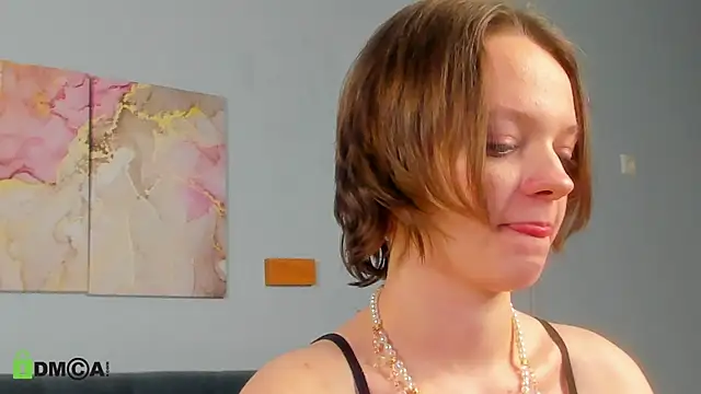 Olivia Riesz online show from May 7, 1:32 am