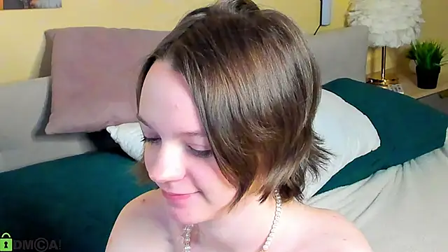 Olivia Riesz online show from May 15, 1:03 am