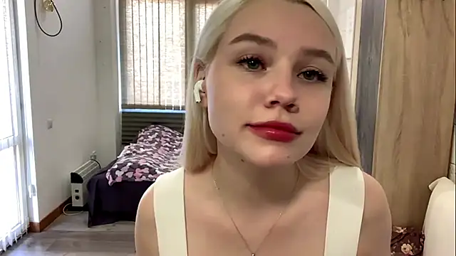 Snapshot of MistikMinx chatting on November 27, 12:05 pm MistikMinx online show from November 27, 12:05 pm