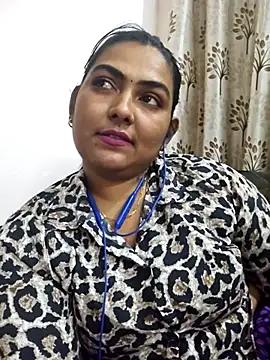 Tamil Smiley Queen online show from November 26, 5:57 pm