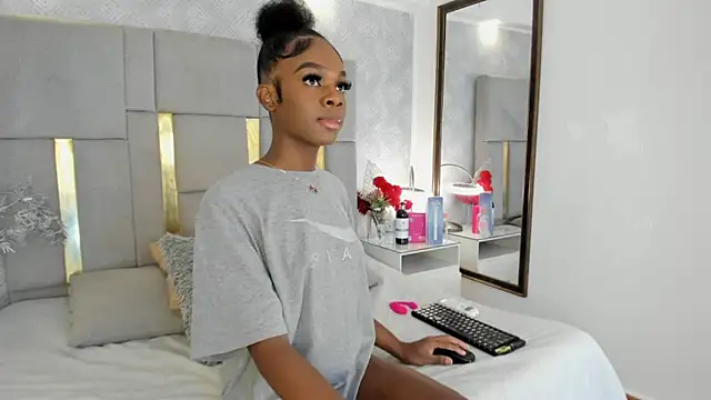 IsisBrown  online show from December 19, 10:45 pm