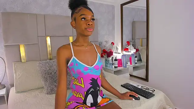 IsisBrown  online show from April 17, 9:28 pm