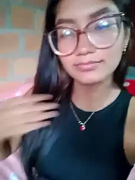 Snapshot of lunita1000 chatting on December 4, 9:36 pm lunita1000 online show from December 4, 9:36 pm